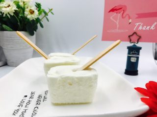 牛奶之恋《云朵香草冰淇淋》【冷饮】,但是口感真的很好哦!