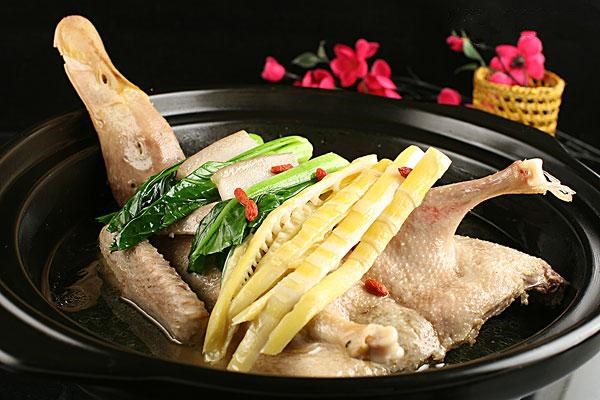 养颜美味的茶笋老鸭汤
