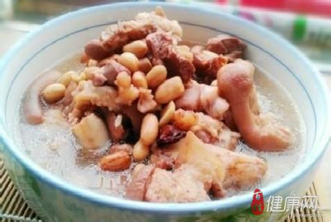 介绍催奶期的饮食偏方有哪些(催奶的食谱)