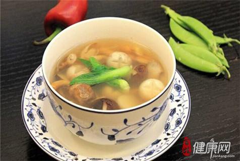 1岁宝宝贫血吃什么呢_1岁宝宝贫血吃什么辅食好
