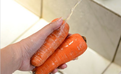胡萝卜汁怎么做,胡萝卜汁的做法的做法步骤1