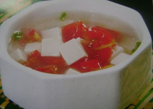 红白相间的番茄豆腐羹(红白相间的颜色)