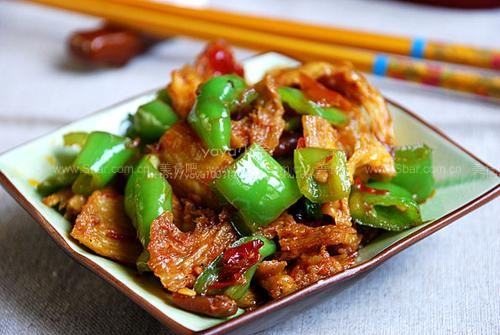青椒炒腐竹(青椒炒腐竹的营养价值)