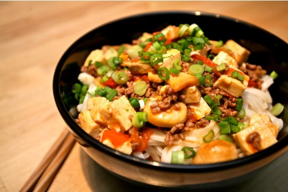 草菇辣味豆腐(草菇豆腐的做法大全)