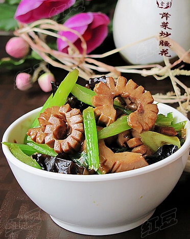 芹菜炒猪腰的做法