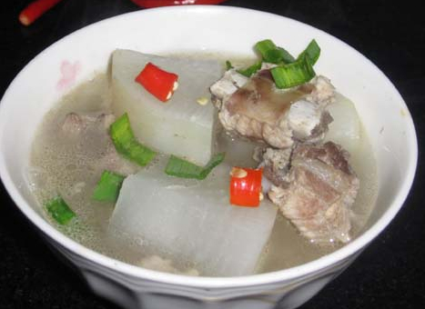 排骨炖萝卜汤的做法