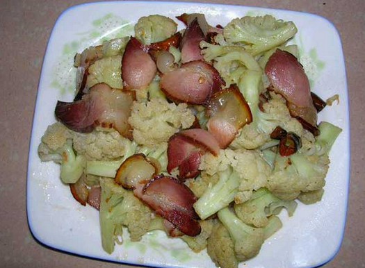 腊肉炒西兰花