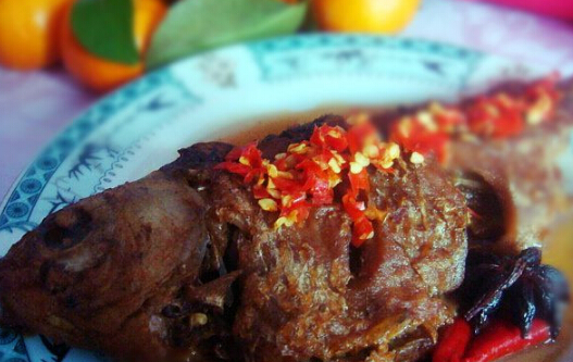 家常美味——酥焖鲫鱼的做法