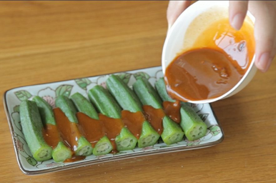 芝麻酱秋葵的做法步骤5