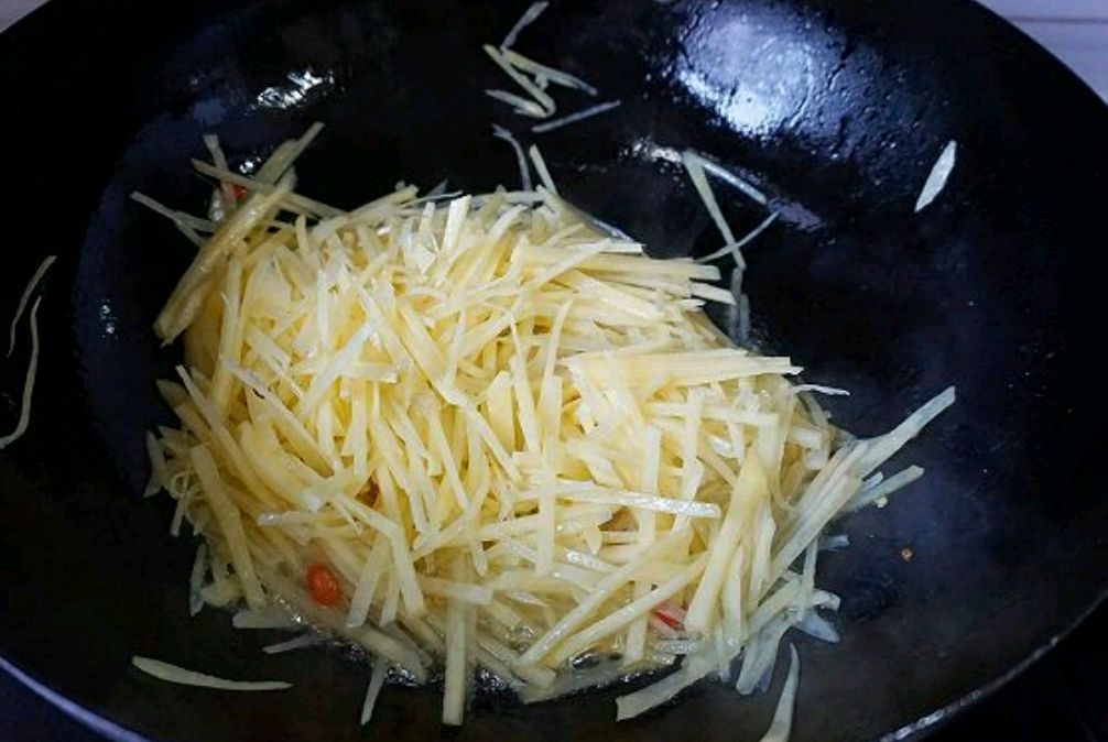 酸辣土豆丝?(清爽家常菜)的做法步骤6