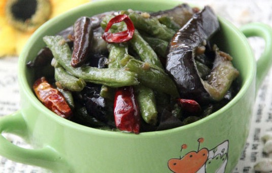 豆角烧茄子的做法,豆角烧茄子的家常做法(豆角烧茄子的做法步骤图)