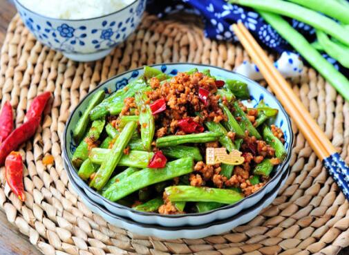 干煸豆角炒肉末的做法——家常的美食(肉干煸豆角怎么做)