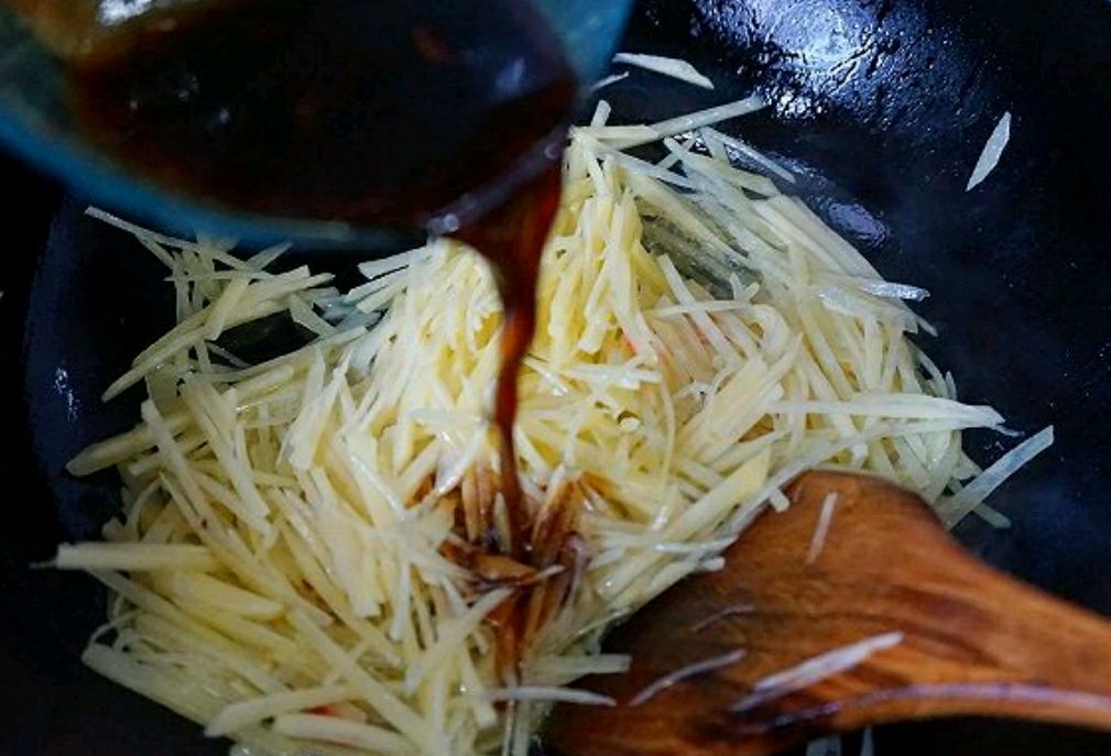 酸辣土豆丝?(清爽家常菜)的做法步骤7