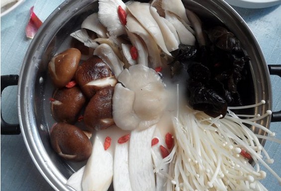 冬日里的香菇火锅的做法步骤12