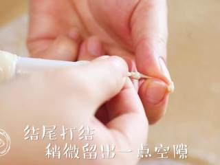 自制无添加脆皮肠,再也不用给宝宝买香肠了!,一定要记得在尾部打结哦
