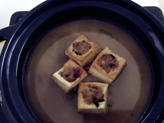 宝宝辅食：豆腐箱（肉末酿豆腐）,等勾芡均匀即可出锅，小芽还加了一点自制番茄酱勾芡哈！》自制番茄酱食谱：自制番茄酱—百搭的宝贝健康调味料