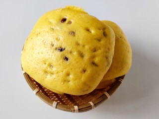 南瓜蜜豆馒头,取出实在太香了,而且非常喧软