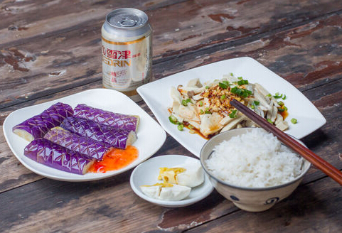 晚餐不宜狂饮暴食