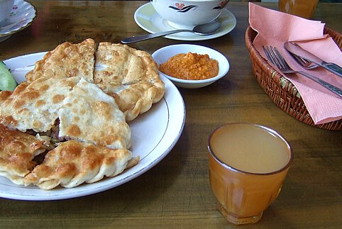 晚餐不宜狂饮暴食