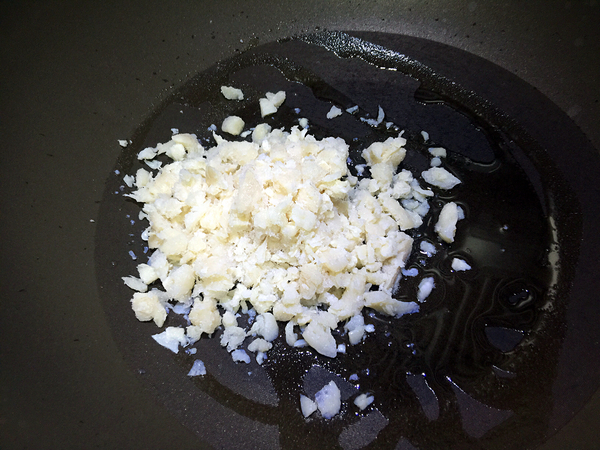吃了让人暖和的鸡蓉豌豆和青菜豆腐丸子汤怎么做