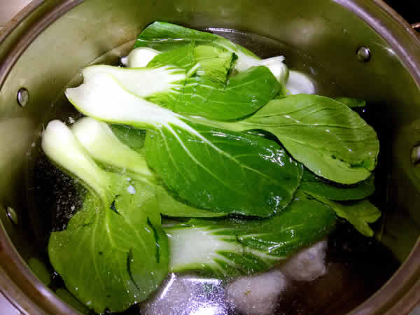 吃了让人暖和的鸡蓉豌豆和青菜豆腐丸子汤怎么做