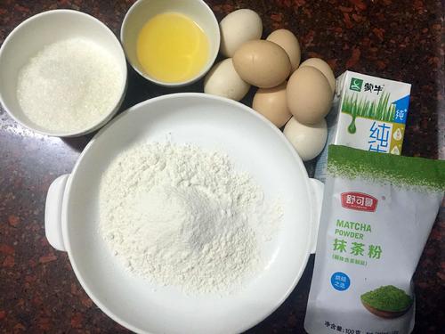 高雅美味糕点抹茶戚风蛋糕的做法介绍