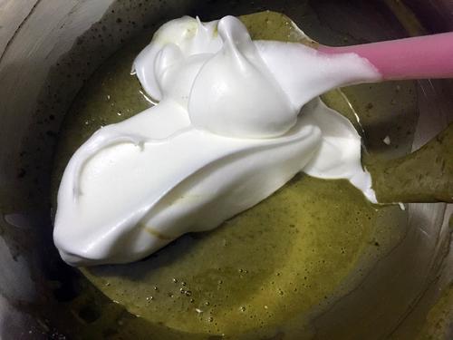 高雅美味糕点抹茶戚风蛋糕的做法介绍