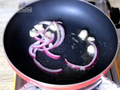 教你如何做鲜嫩美味，酱香多汁的黑椒牛排