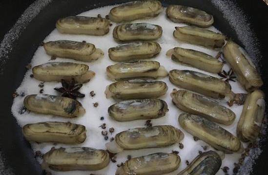 肉鲜嫩且肥厚的蛏子怎么做好吃的食谱之盐焗蛏子