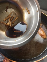 色泽金黄，香浓滋味让你过足瘾的蚝油焗鸡翅的做法
