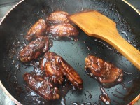 色泽金黄，香浓滋味让你过足瘾的蚝油焗鸡翅的做法