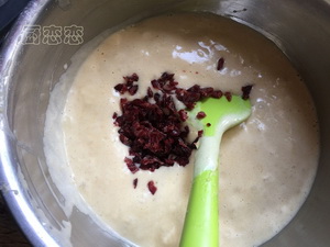松软多汁，外层酥脆的蔓越莓小蛋糕的做法介绍