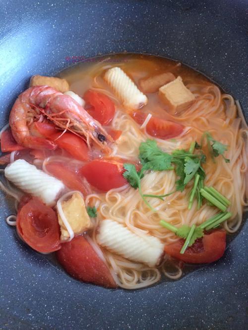 肉质细嫩、口感清香的鲜虾丸子面的做法详解