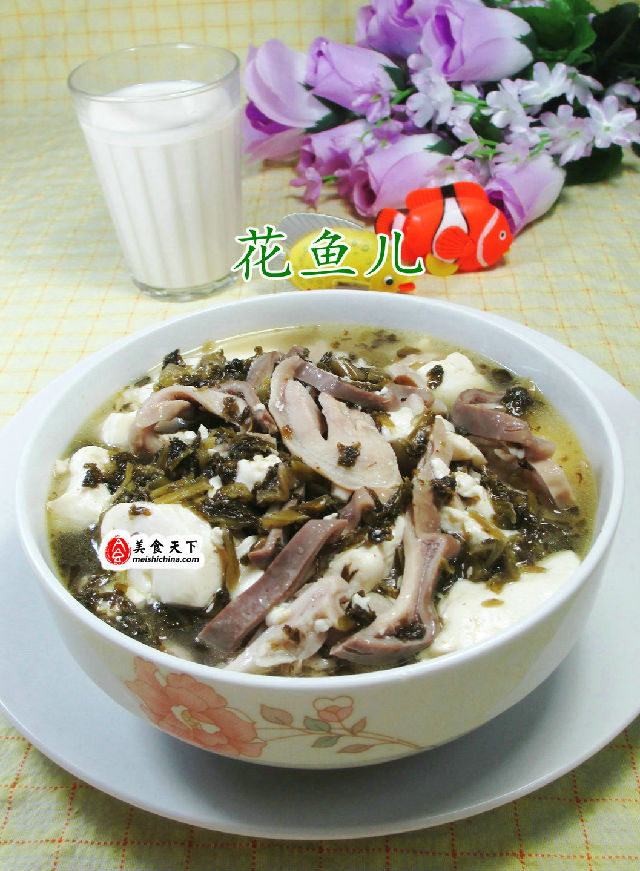 口感鲜美，营养丰富，深受当地人喜爱的雪菜猪肚煮豆腐的做法