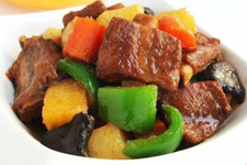 肉质软烂入味，汤汁浓郁下饭的土豆炖排骨的家常做法
