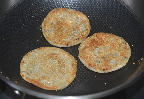 葱油酥饼制作方法，家中最快普通的面粉制作而成