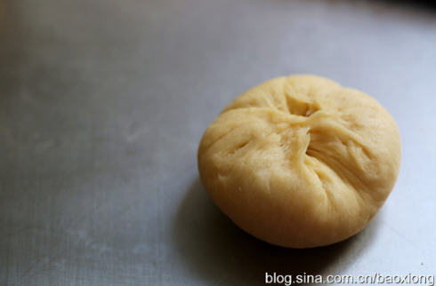 山东喜饼，色泽微黄，口感松软、香味扑鼻