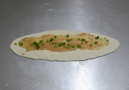 葱油酥饼制作方法，家中最快普通的面粉制作而成