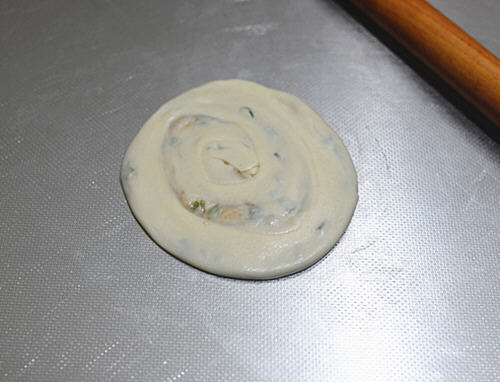 葱油酥饼制作方法，家中最快普通的面粉制作而成
