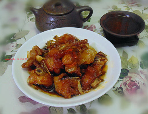 五柳菜酸甜排骨，味道独特，酸甜可口