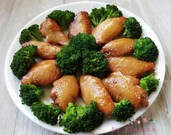 蜜汁鸡翅，口感醇厚且香甜四溢，深受广大食客们的热爱