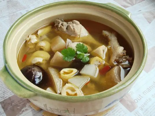 酸萝卜鸭子汤，暖身开胃的家常美味