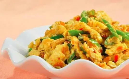 色香味俱佳的包菜炒鸡蛋，营养与美味的完美结合