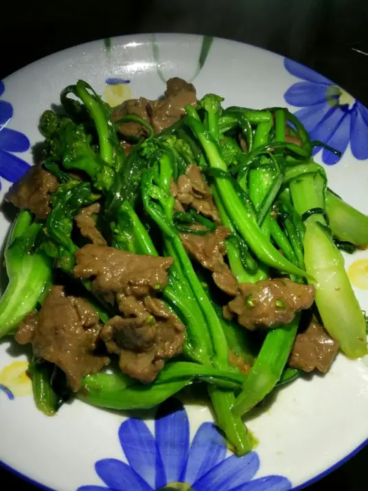 色香味俱佳的菜心炒牛肉，既适合家庭聚餐，也适合朋友聚会