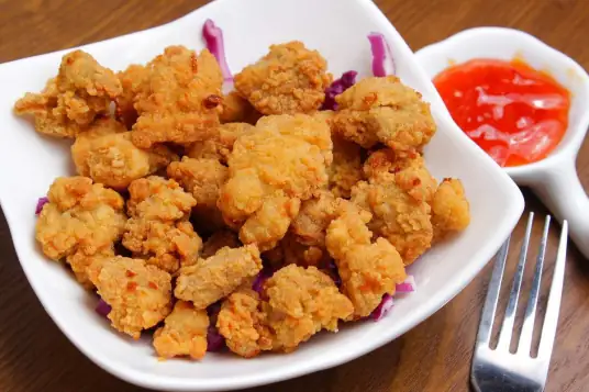 盐酥鸡的做法，金黄酥脆的口感让人回味无穷