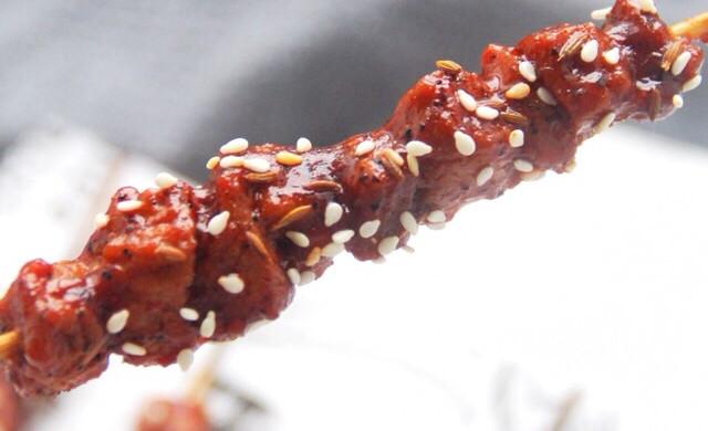 家庭自制烤肉，享受美味与温馨的周末时光