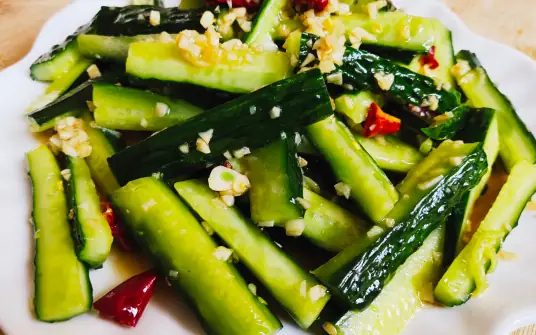 凉拌青瓜，具有开胃、消暑、解渴的特点,是夏日饮食的佳品