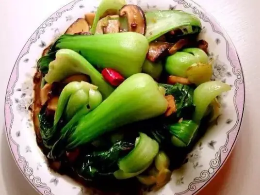 香菇菜心，清新可口，可去油腻，有吃肉的口感