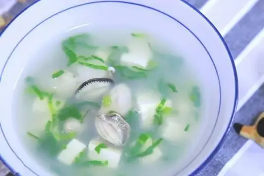 滋补养生的牡蛎汤，鲜香味美，老少皆宜