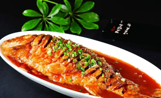 外酥里嫩的浇汁鲤鱼你知道怎么做吗？